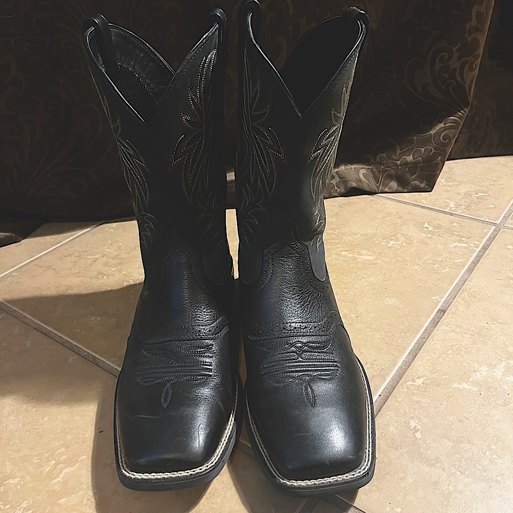 ARIAT square toe cowboy boots
